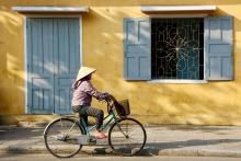 Gender & Transport Projects: Woman on bicycle in Vietnam